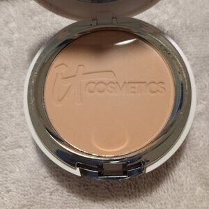 *BRAND-NEW* iT Cosmetics Celebration Foundation Illumination - MEDIUM TAN